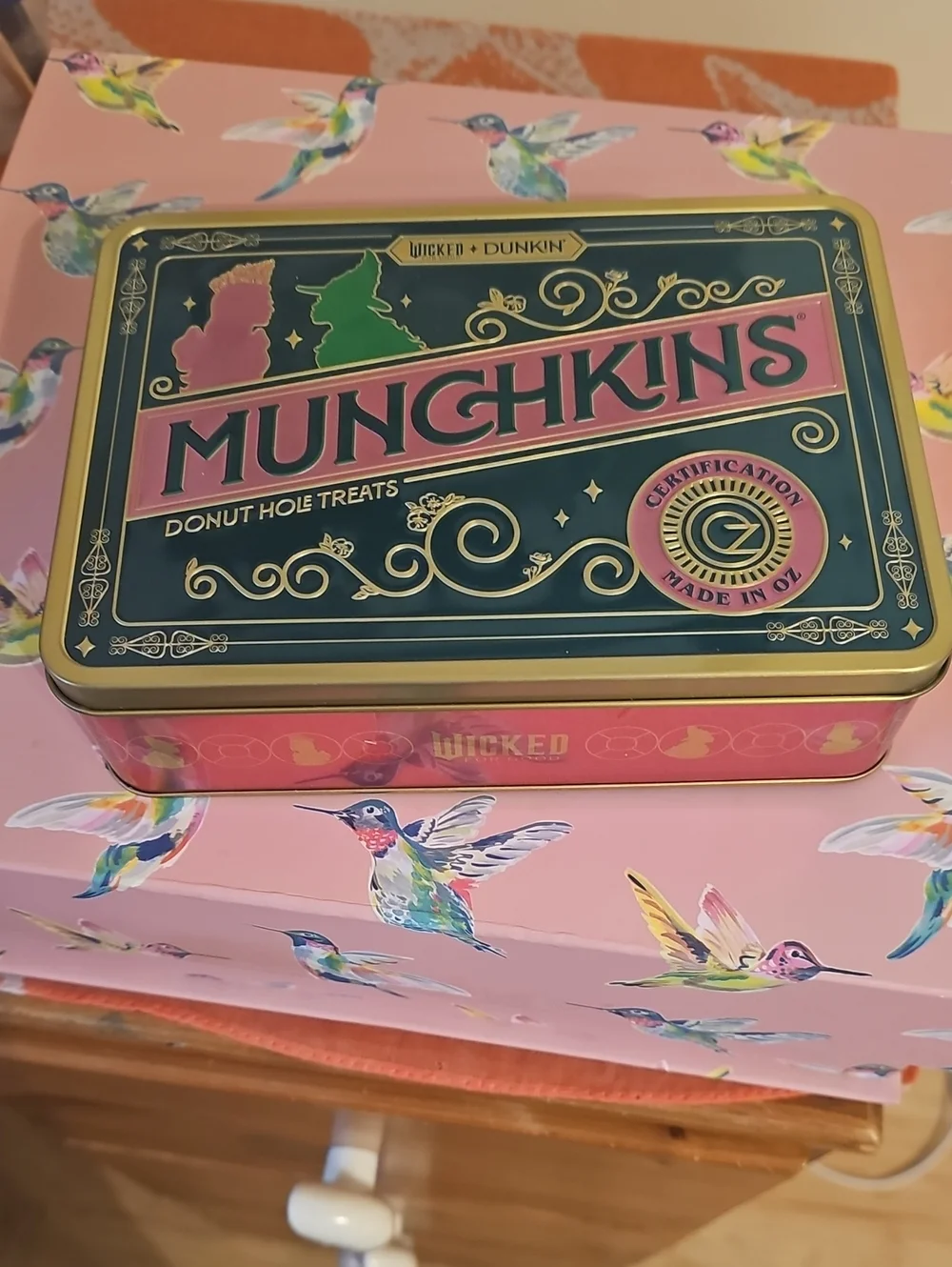 WICKED DUNKIN DONUTS MUNCHKINS TIN